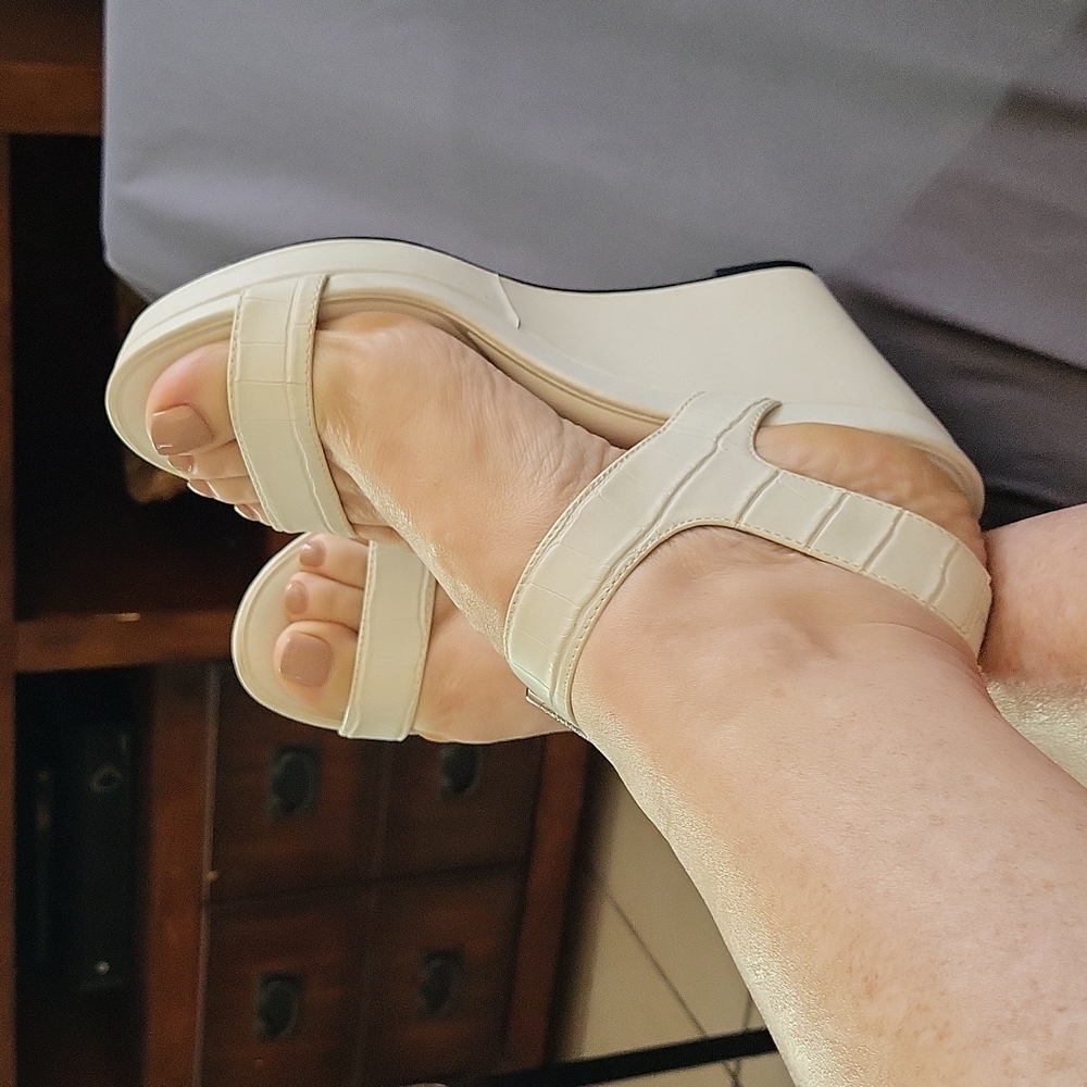 Calvin kleenex whit wedge/platform sandles